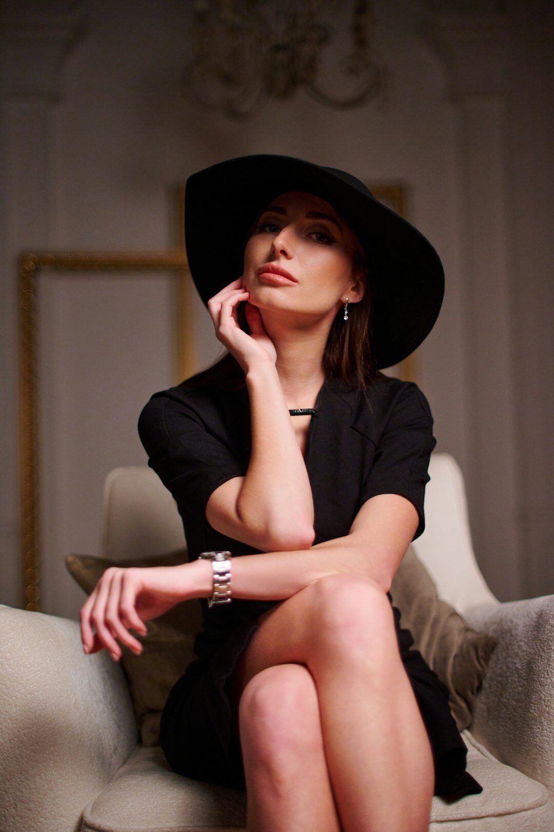 Portrait of an elegant woman in her thirties